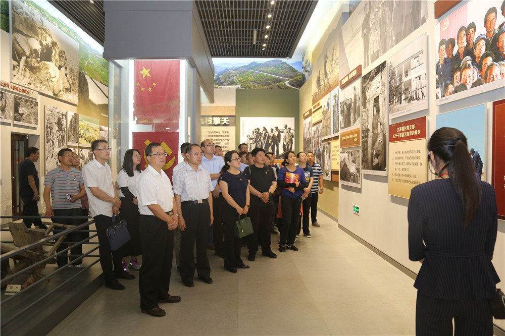 市司法局参观九间棚展览馆.JPG